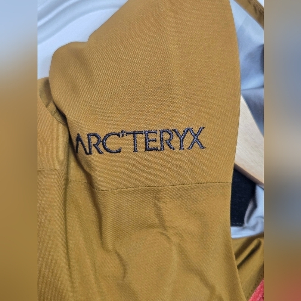 Arc'teryx Gore Tex RUSH Jacket - Picture 5 of 14